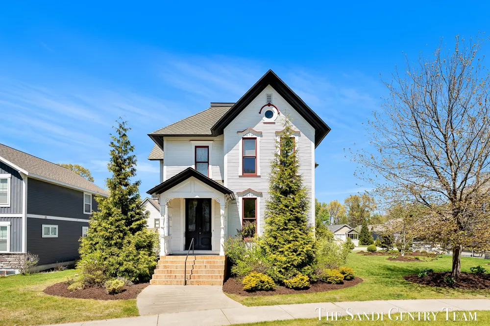 318 Rachaels Way Spring Lake Village, MI 49456