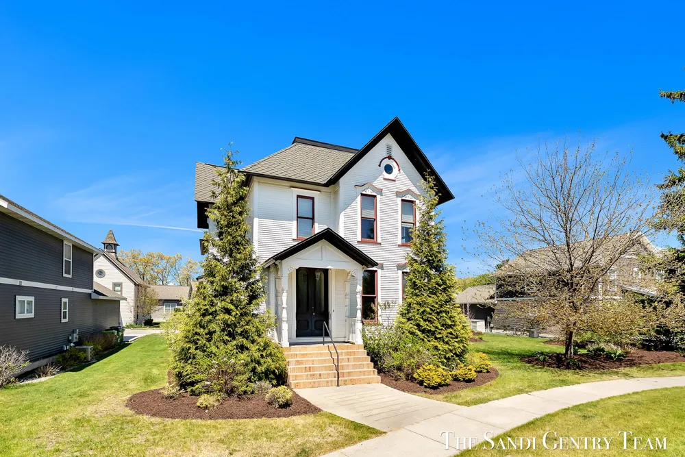 318 Rachaels Way Spring Lake Village, MI 49456