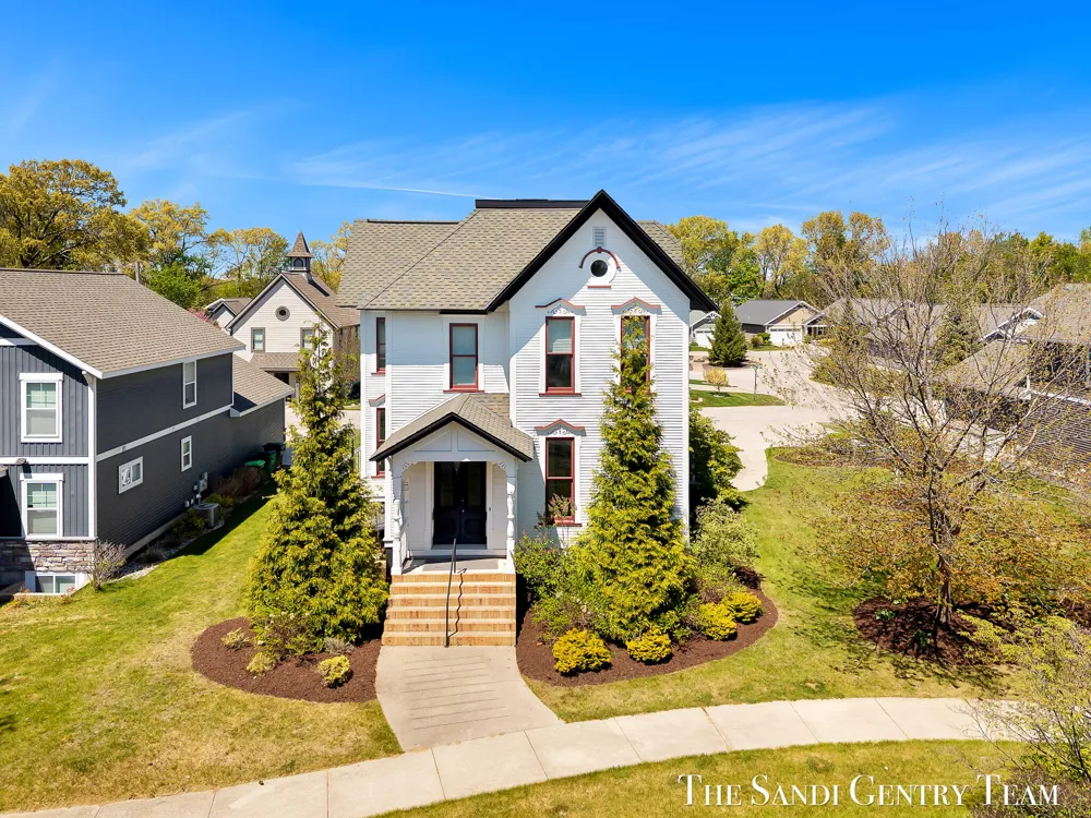318 Rachaels Way Spring Lake Village, MI 49456