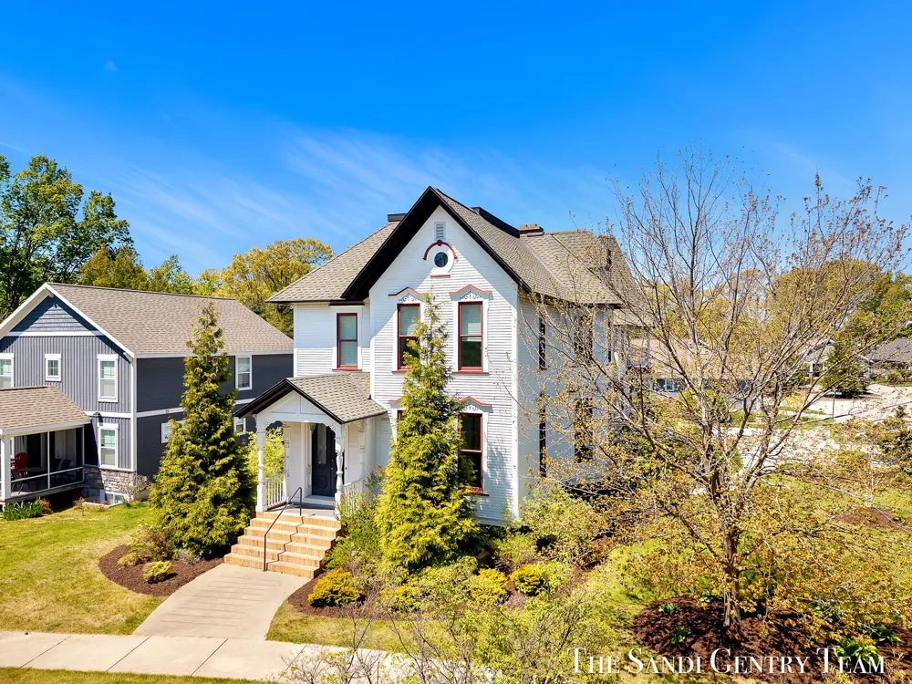 318 Rachaels Way Spring Lake Village, MI 49456