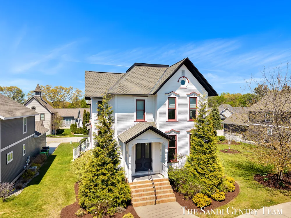 318 Rachaels Way Spring Lake Village, MI 49456