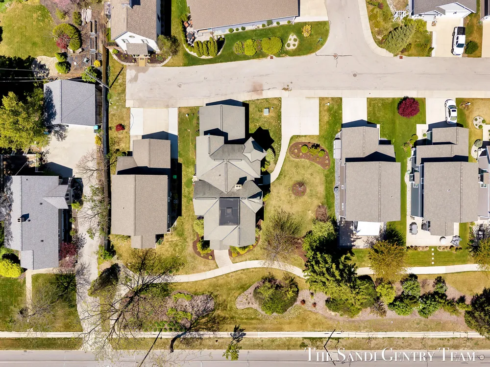 318 Rachaels Way Spring Lake Village, MI 49456