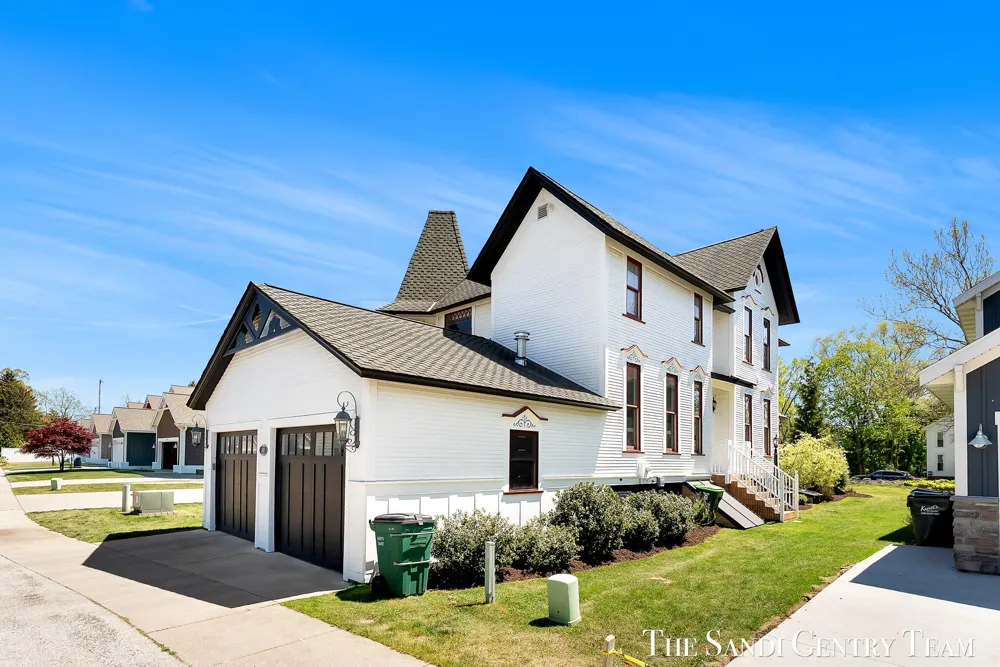 318 Rachaels Way Spring Lake Village, MI 49456