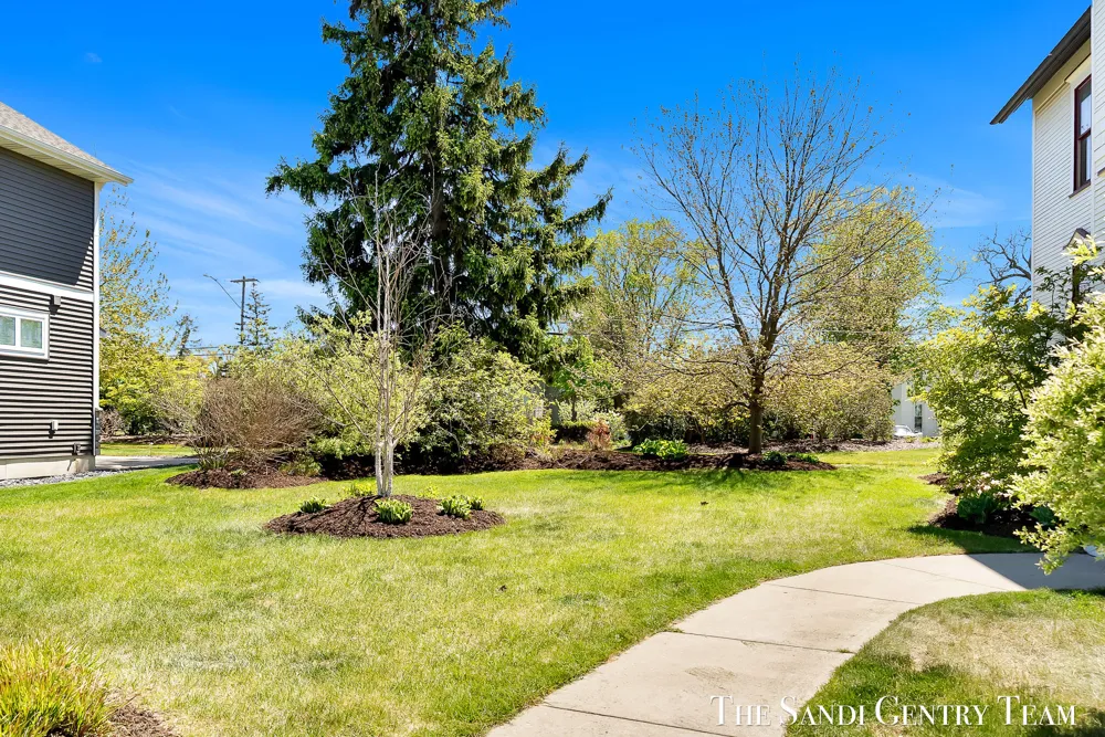 318 Rachaels Way Spring Lake Village, MI 49456