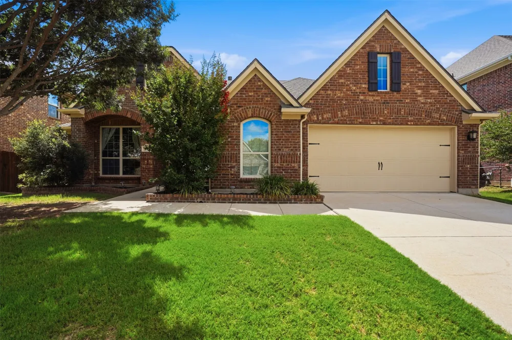 1383 Sandhurst Drive Roanoke, TX 76262