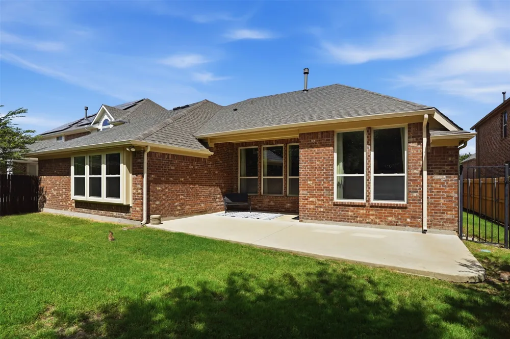 1383 Sandhurst Drive Roanoke, TX 76262
