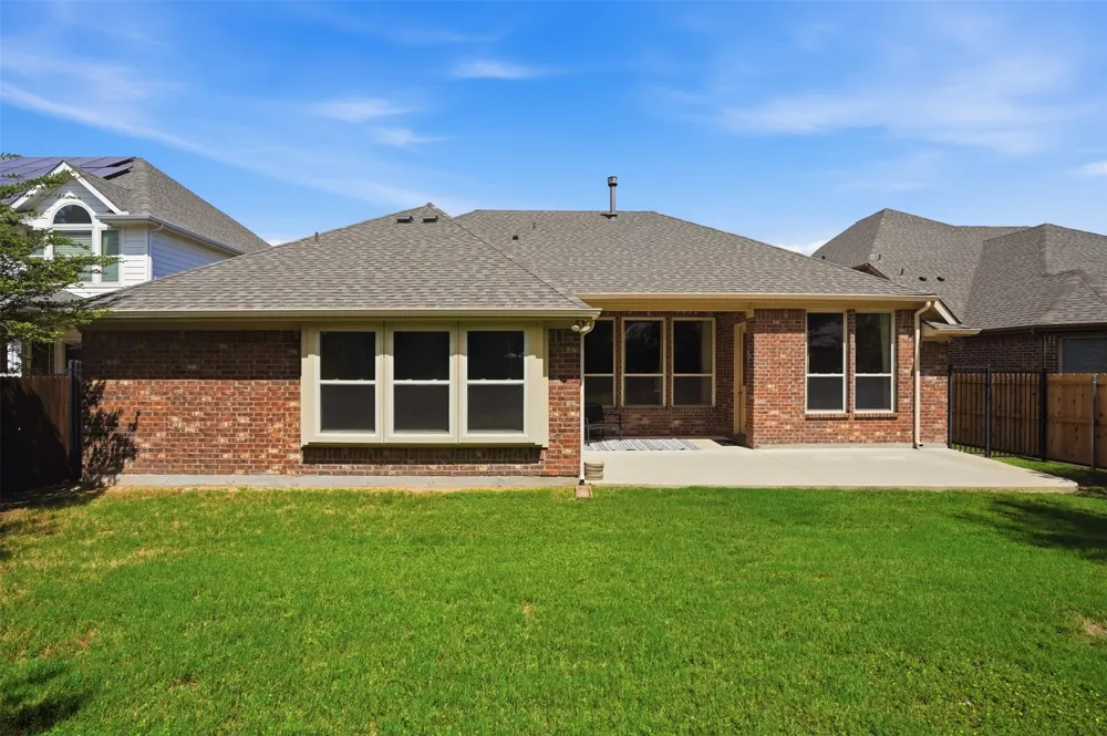 1383 Sandhurst Drive Roanoke, TX 76262