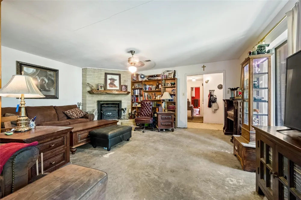 2342 Apache Drive Montgomery, TX 77316