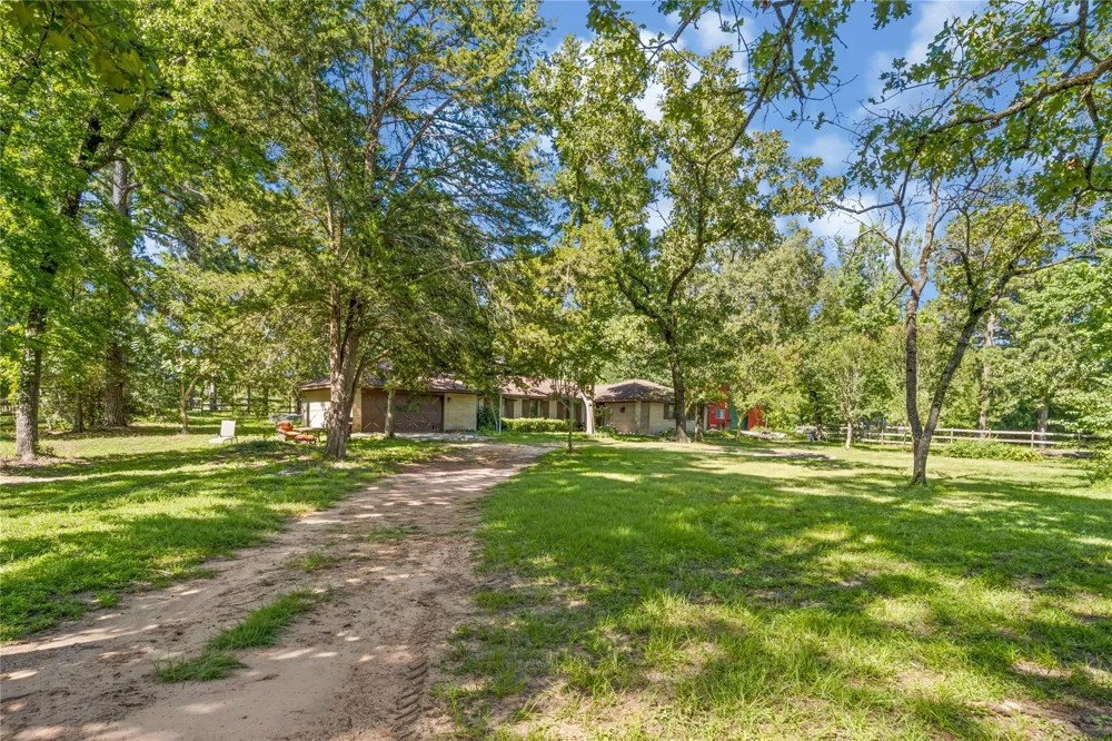 2342 Apache Drive Montgomery, TX 77316