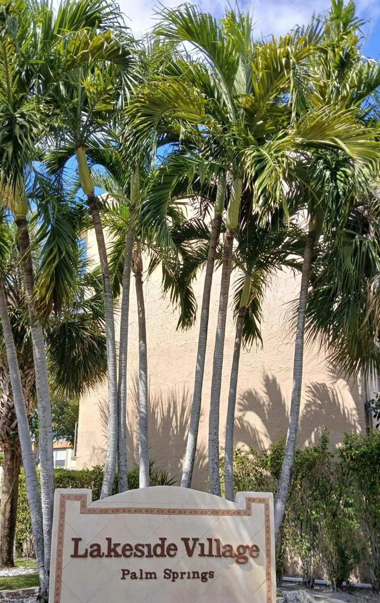 721 Lori Drive #309 Palm Springs, FL 33461