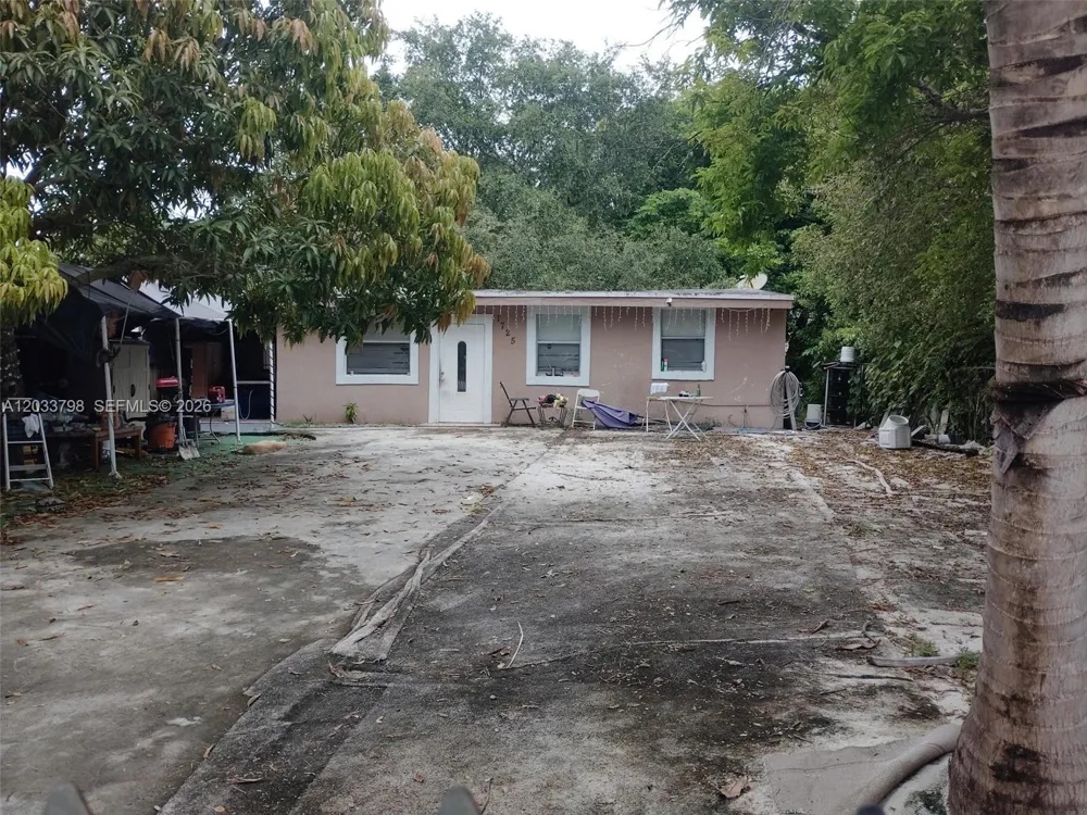1725 NW 111th St Miami, FL 33167