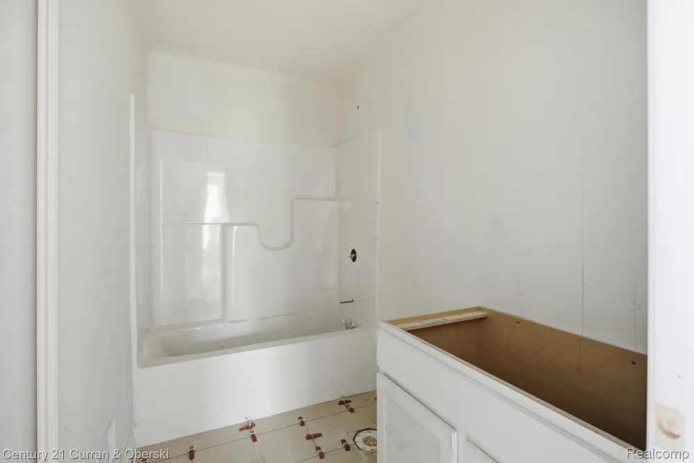 755 Nelsons Ridge Drive #1 Howell City, MI 48843