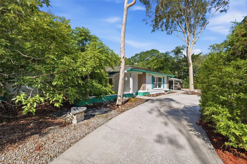 9116 LAKEVIEW DRIVE New Port Richey, FL 34654