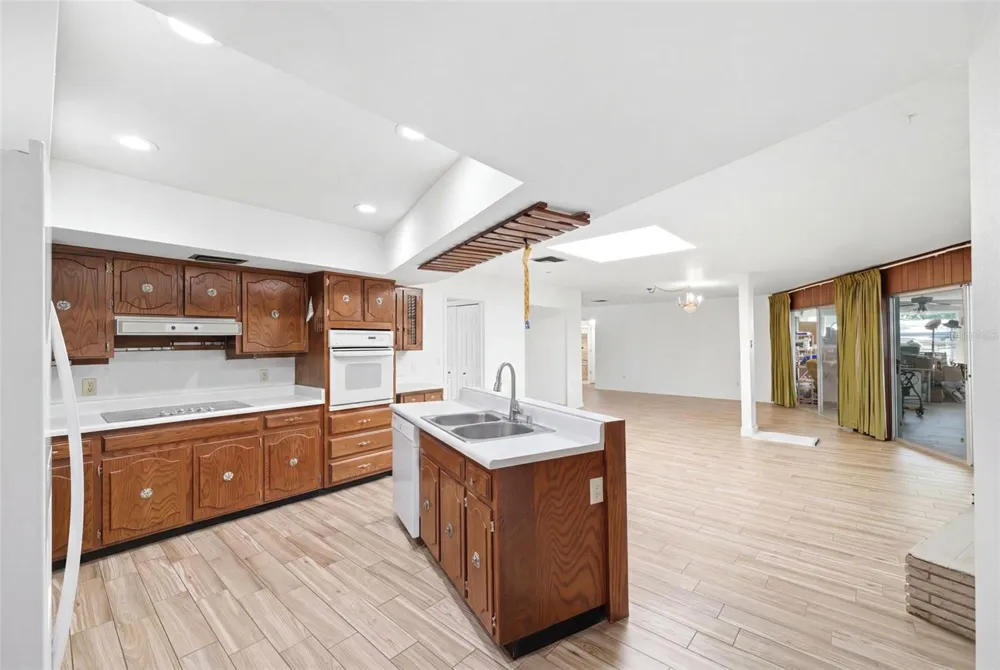 9116 LAKEVIEW DRIVE New Port Richey, FL 34654