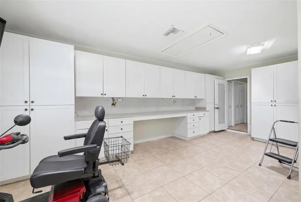 9116 LAKEVIEW DRIVE New Port Richey, FL 34654