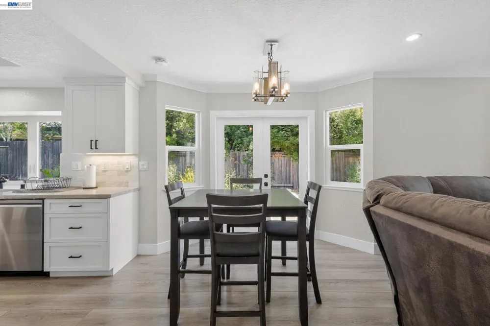 9111 Piccadilly Circle Windsor, CA 95492