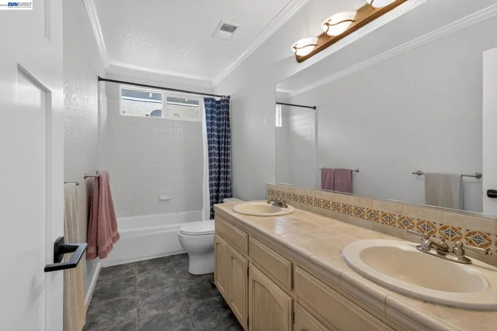 9111 Piccadilly Circle Windsor, CA 95492