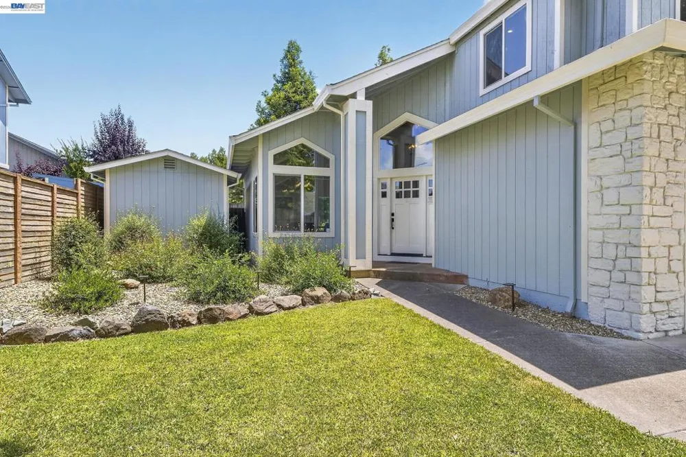 9111 Piccadilly Circle Windsor, CA 95492