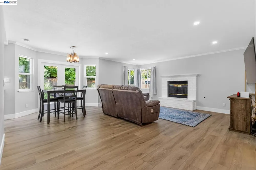 9111 Piccadilly Circle Windsor, CA 95492