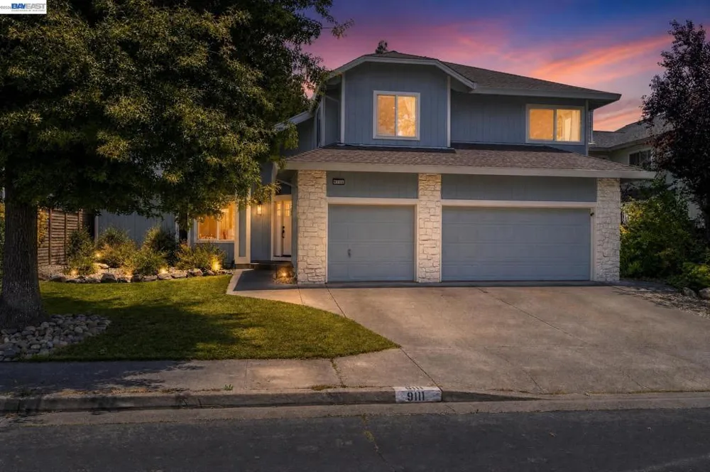 9111 Piccadilly Circle Windsor, CA 95492