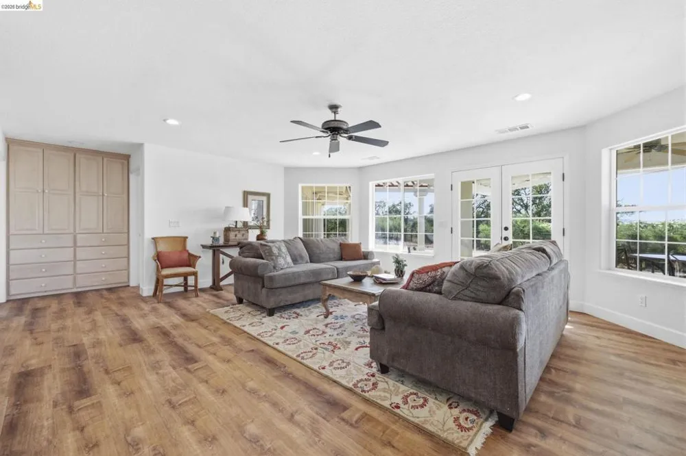 14699 Holman Mountain Rd Jamestown, CA 95327