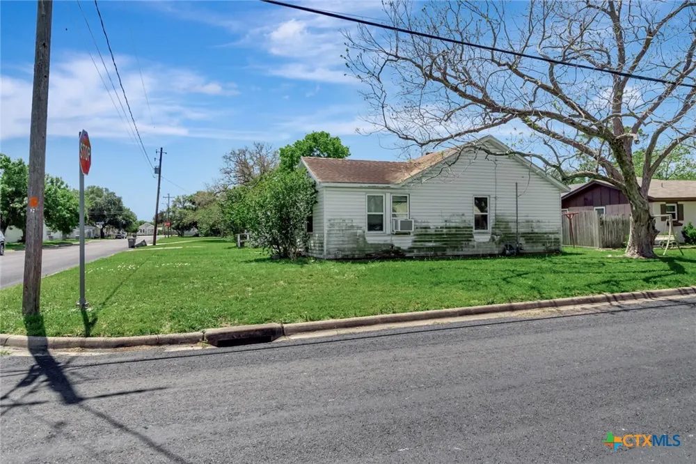 1005 Macarthur Street Victoria, TX 77901