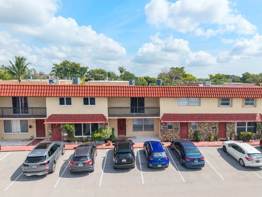 6659 SW 41st Place #38 Davie, FL 33314