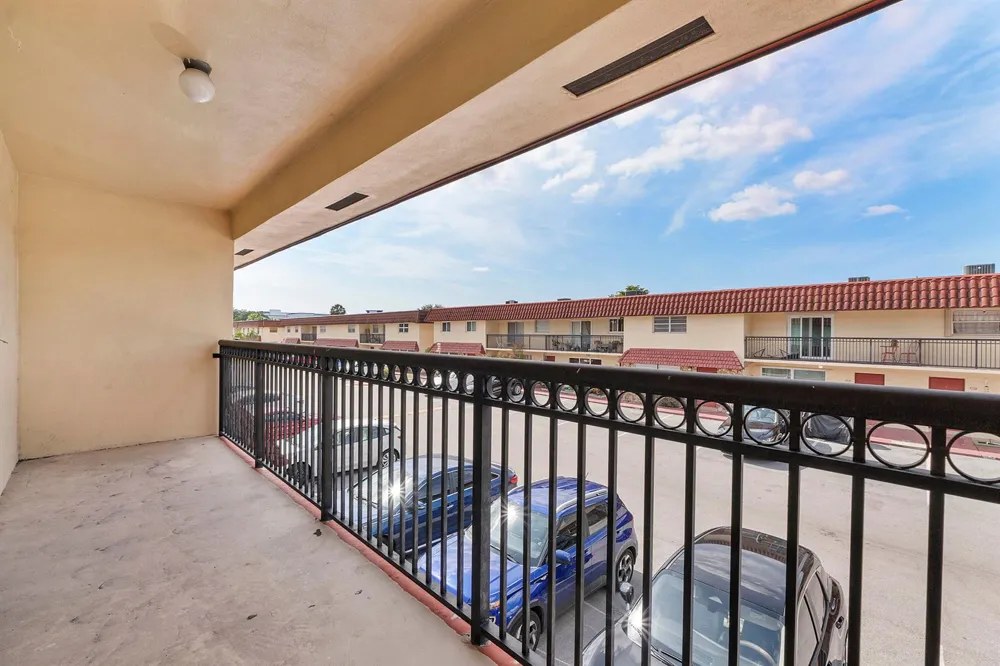 6659 SW 41st Place #38 Davie, FL 33314