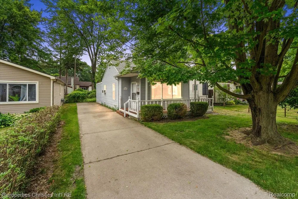 27428 Townley Street Madison Heights City, MI 48071