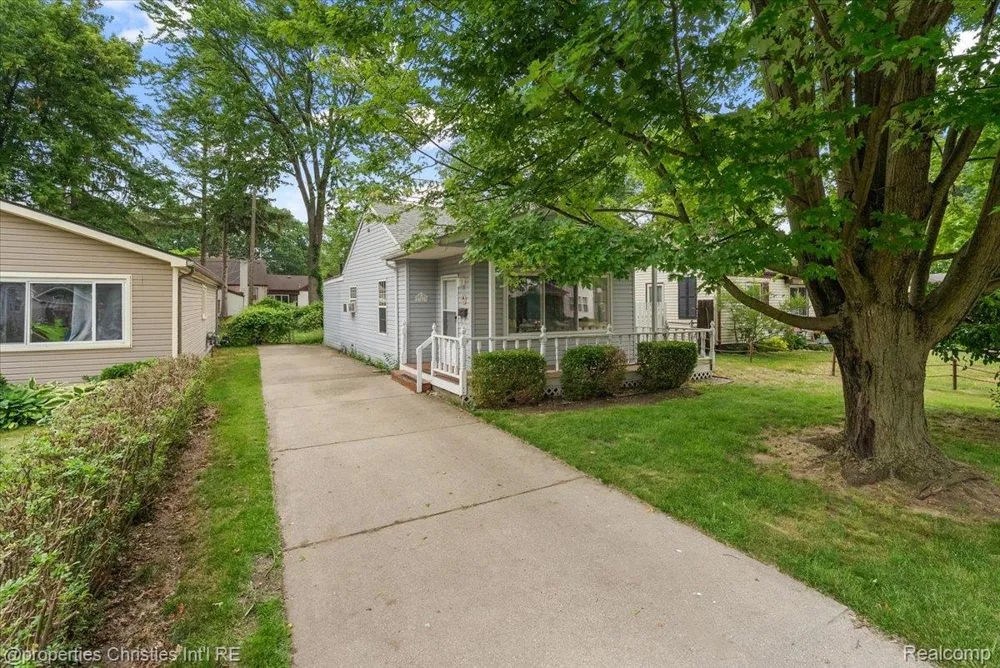 27428 Townley Street Madison Heights City, MI 48071