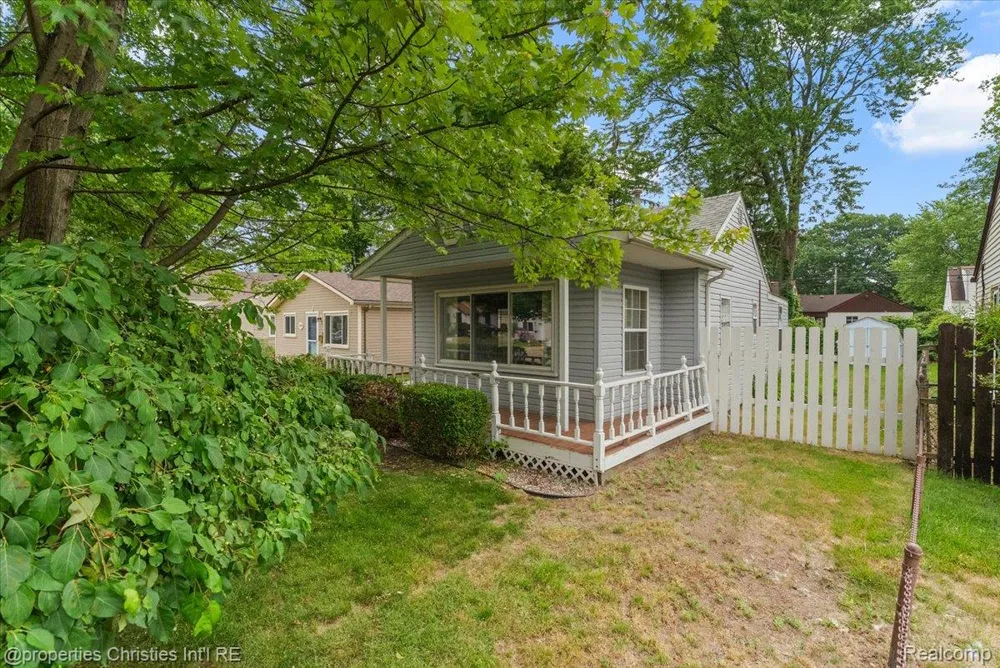 27428 Townley Street Madison Heights City, MI 48071