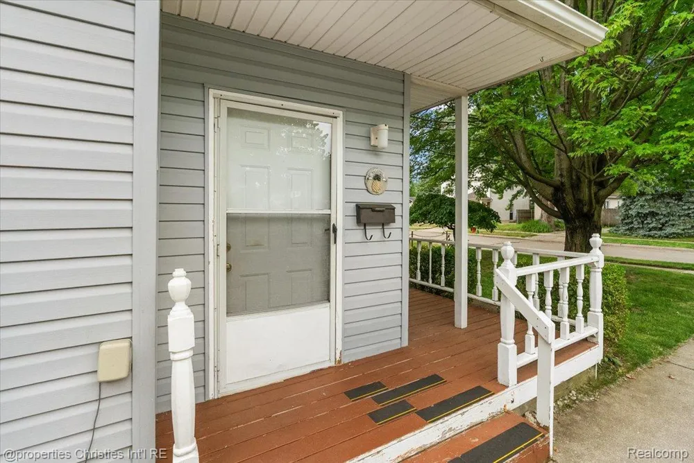 27428 Townley Street Madison Heights City, MI 48071