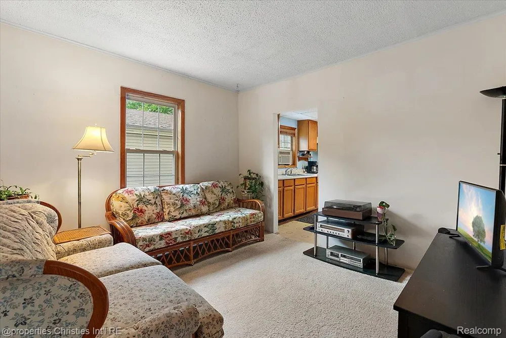 27428 Townley Street Madison Heights City, MI 48071