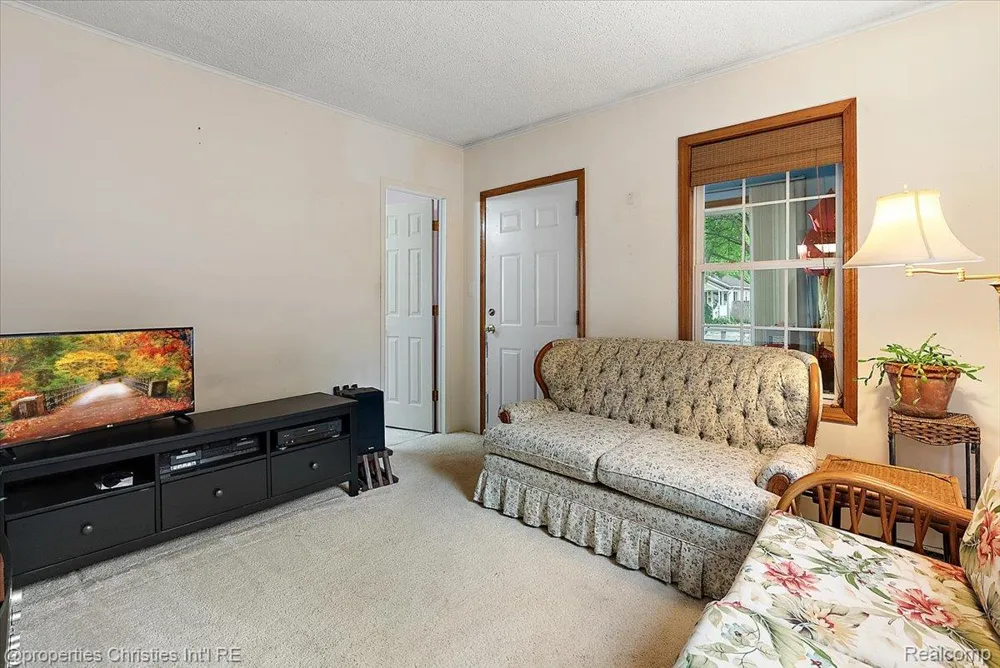 27428 Townley Street Madison Heights City, MI 48071