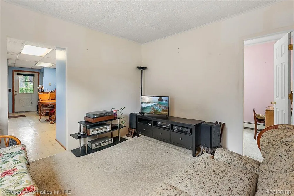 27428 Townley Street Madison Heights City, MI 48071