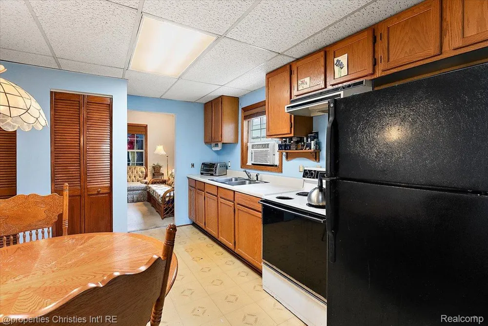 27428 Townley Street Madison Heights City, MI 48071