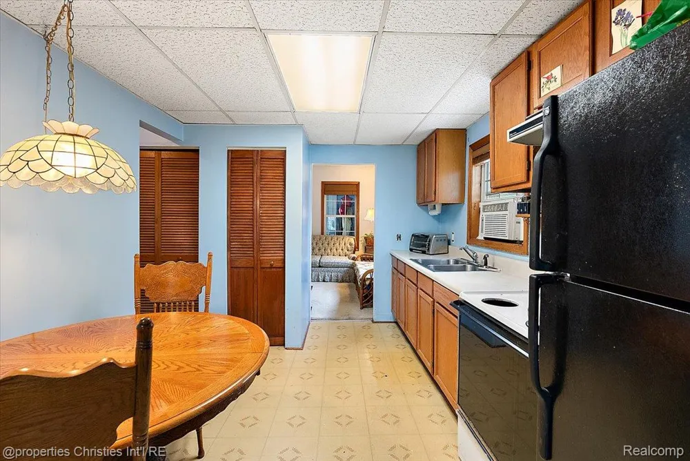 27428 Townley Street Madison Heights City, MI 48071