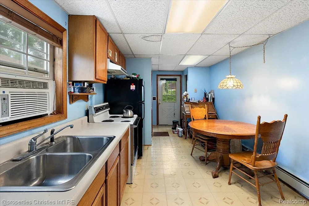 27428 Townley Street Madison Heights City, MI 48071