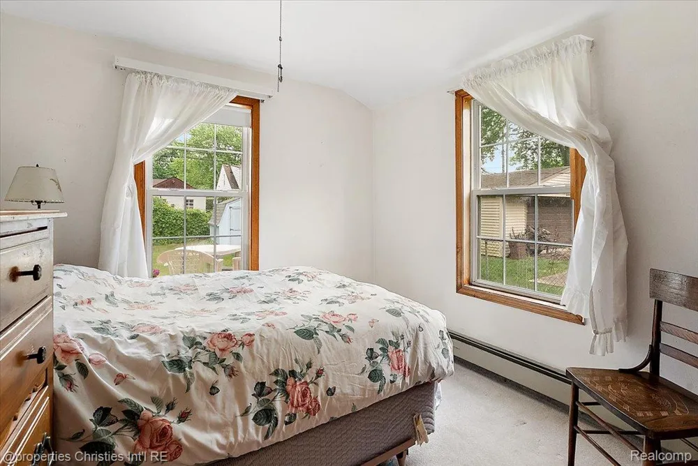 27428 Townley Street Madison Heights City, MI 48071