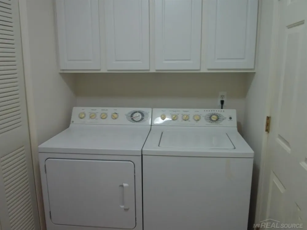2009 Monarch Drive Shelby Charter Township, MI 48316