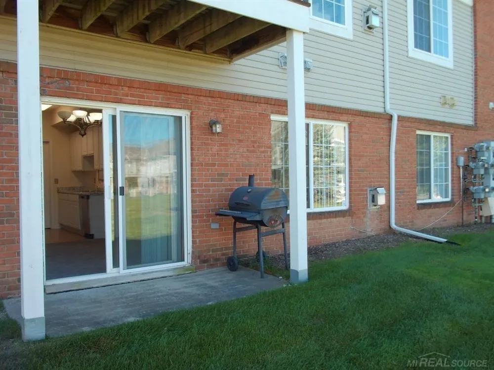 2009 Monarch Drive Shelby Charter Township, MI 48316