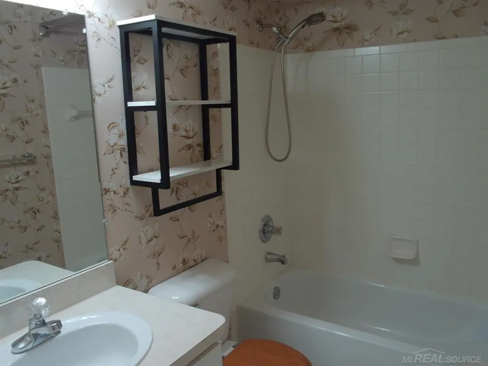 2009 Monarch Drive Shelby Charter Township, MI 48316