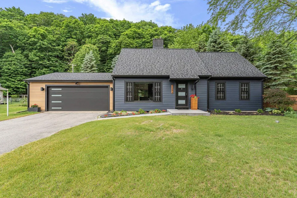 7284 S West Bayshore Drive Bingham Township, MI 49684