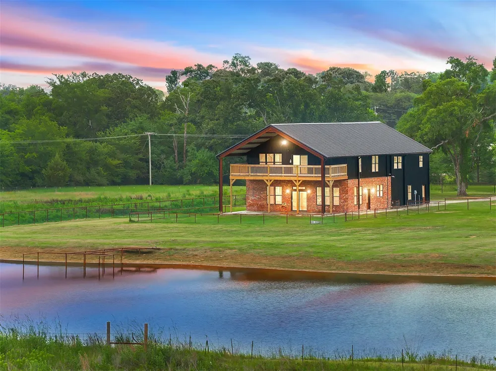 412 Vz County Road 1413 Van, TX 75790