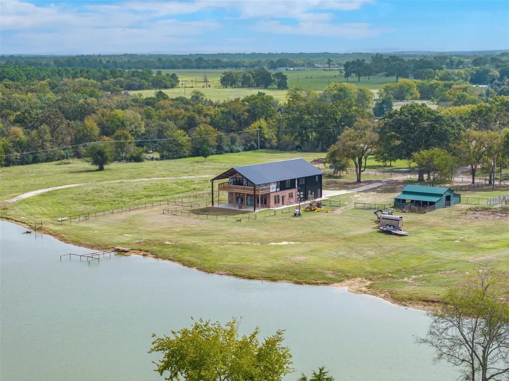 412 Vz County Road 1413 Van, TX 75790