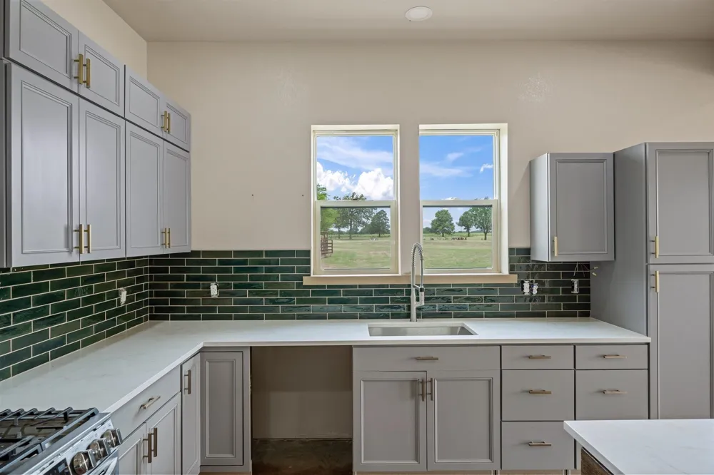 412 Vz County Road 1413 Van, TX 75790