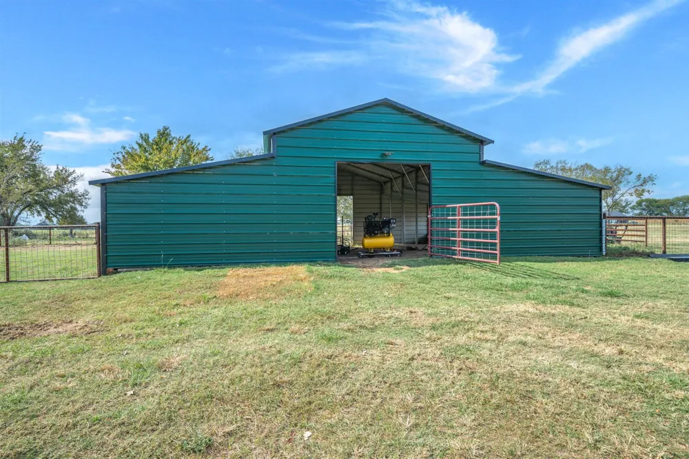 412 Vz County Road 1413 Van, TX 75790