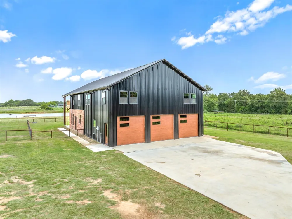 412 Vz County Road 1413 Van, TX 75790