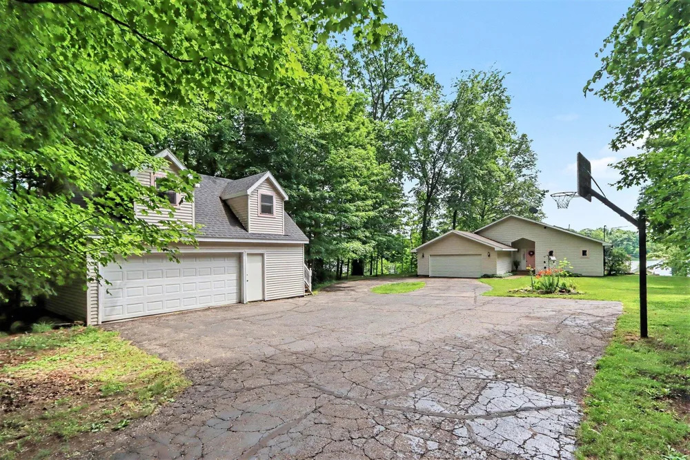 47135 Lakeview Drive Lawrence Township, MI 49064