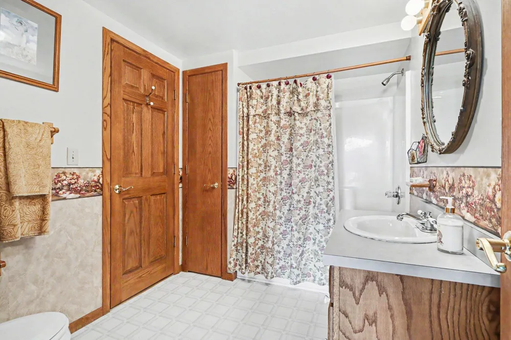 47135 Lakeview Drive Lawrence Township, MI 49064
